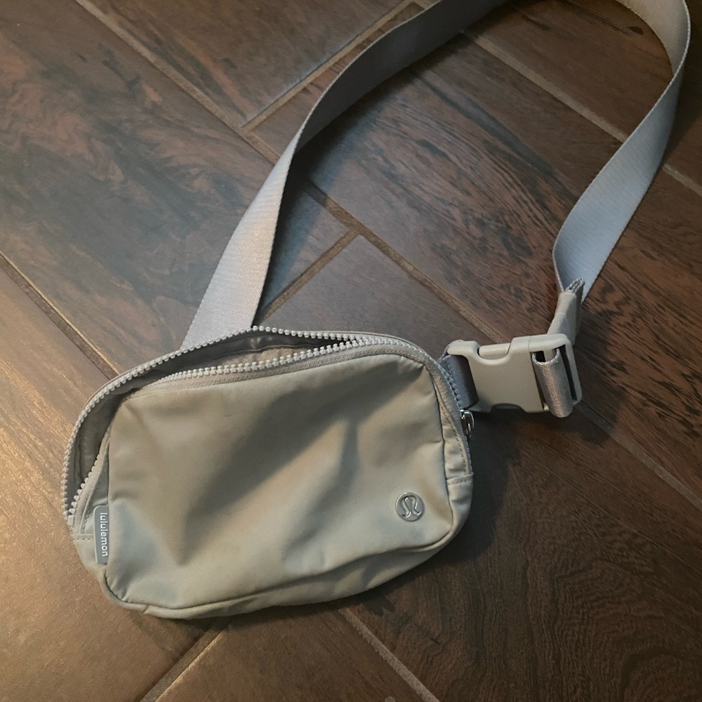 Grey lululemon belt it bag